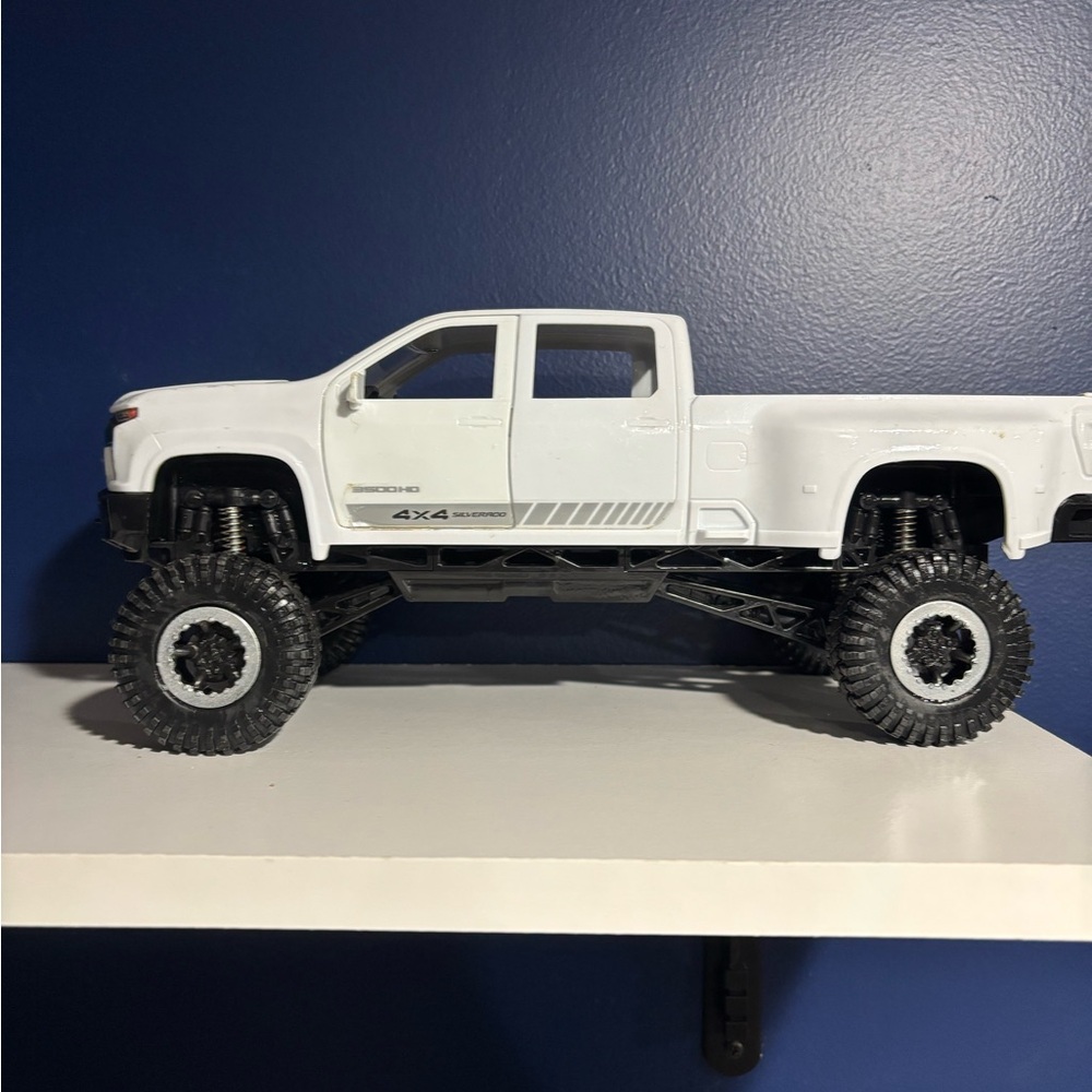 White 4x4 Off-Road Toy Truck